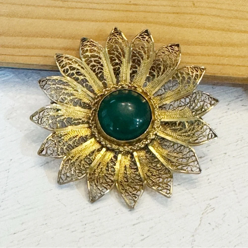 Beautiful Vintage Gold Tone Cabochon Filigree Brooch 1950’s